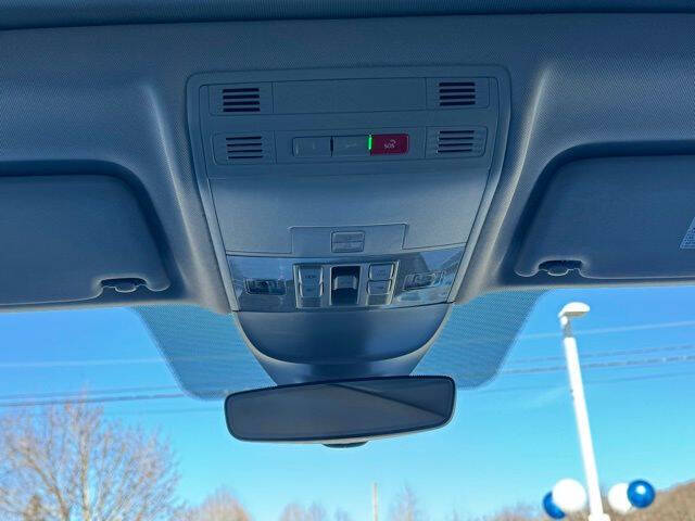 2025 Volkswagen Taos SE 4Motion