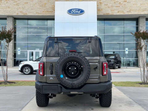 2026 Ford Bronco Outer Banks