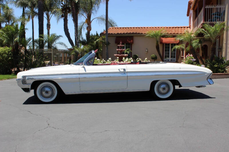 1961 Oldsmobile Starfire