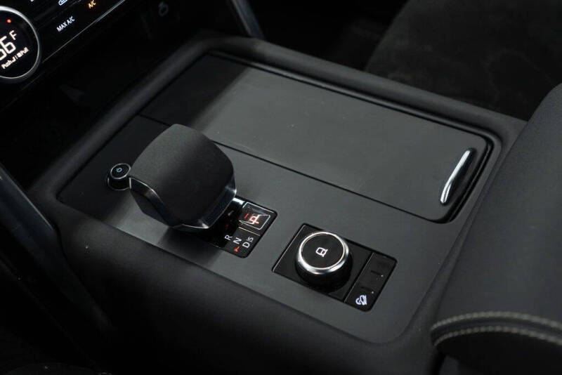 2023 Land Rover Discovery P300 S R-Dynamic