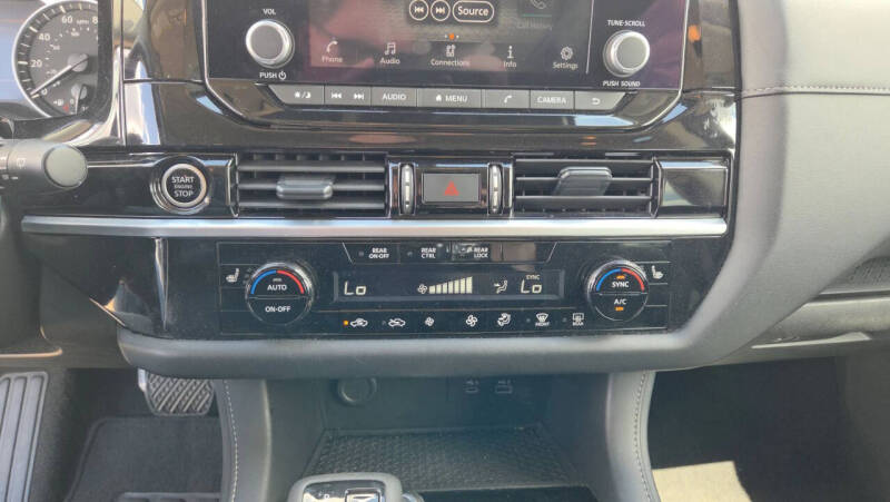 2024 Nissan Pathfinder SV