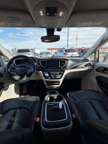 2017 Chrysler Pacifica Touring-L Plus