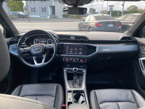 2022 Audi Q3 quattro S line Premium 45 TFSI