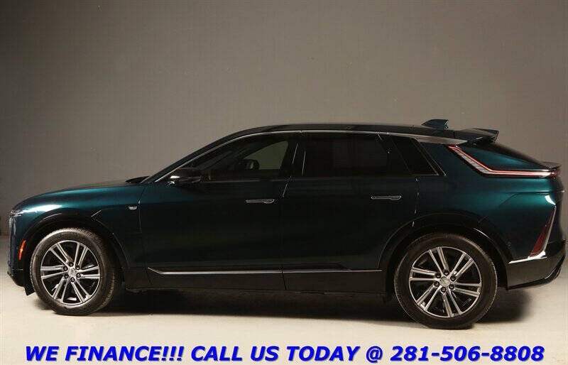 2024 Cadillac LYRIQ Luxury 1