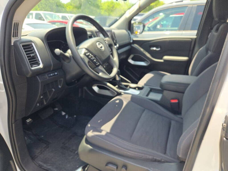 2024 Nissan Frontier SV