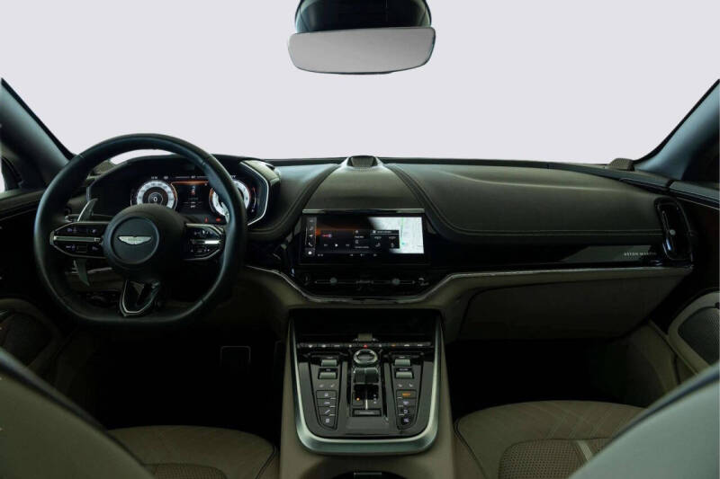 2025 Aston Martin DBX 707