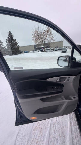 2020 Honda Pilot Touring w/Rear Captain's Chairs