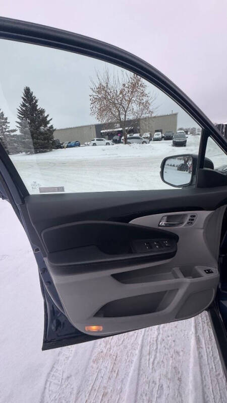 2020 Honda Pilot Touring w/Rear Captain's Chairs