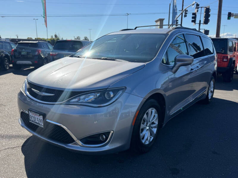 2017 Chrysler Pacifica Touring-L