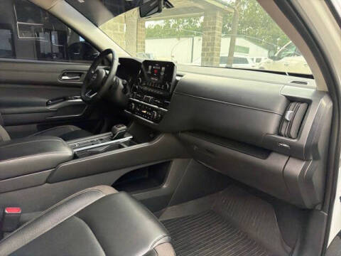 2024 Nissan Pathfinder SL