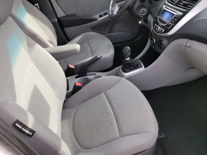 2012 Hyundai Accent GS