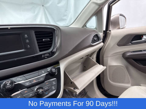 2017 Chrysler Pacifica Touring-L