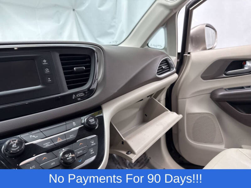 2017 Chrysler Pacifica Touring-L