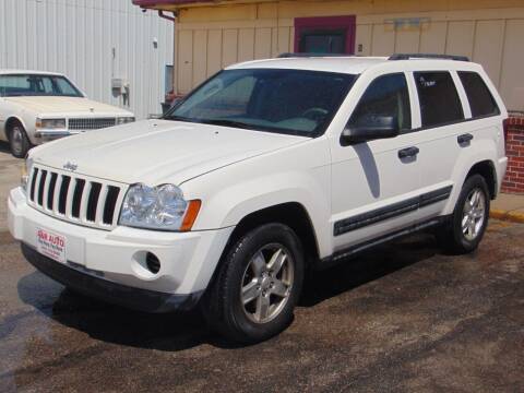 2005 Jeep Grand Cherokee for sale at A AND R AUTO in Lincoln NE