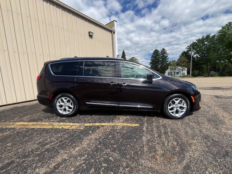 2017 Chrysler Pacifica Touring-L Plus