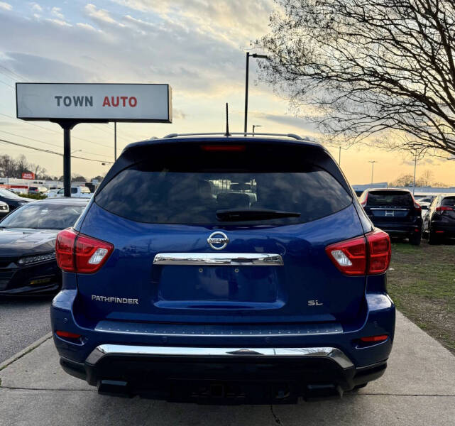 2017 Nissan Pathfinder SL