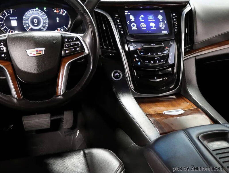 2018 Cadillac Escalade ESV Luxury