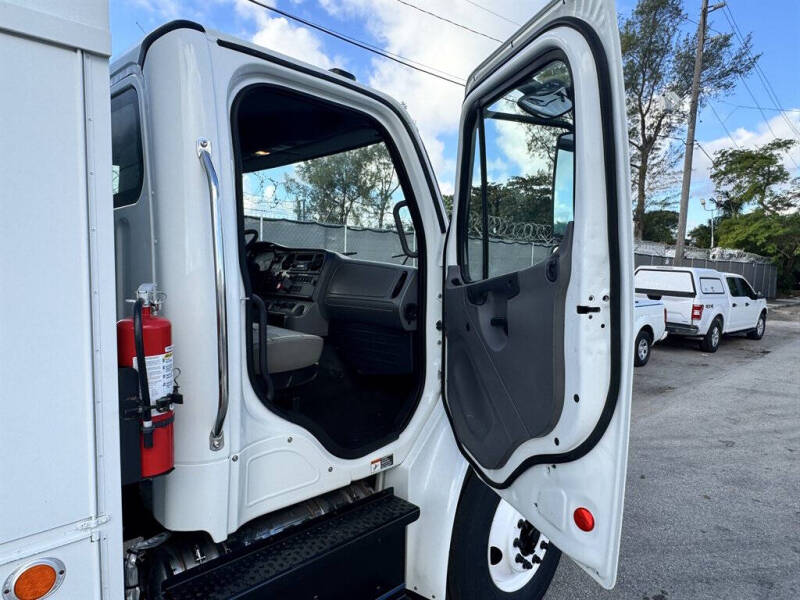 2014 Freightliner M2 106