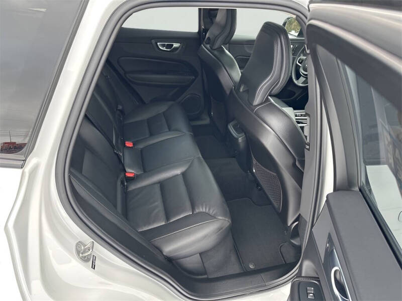 2025 Volvo XC60 B5 Plus Dark Theme