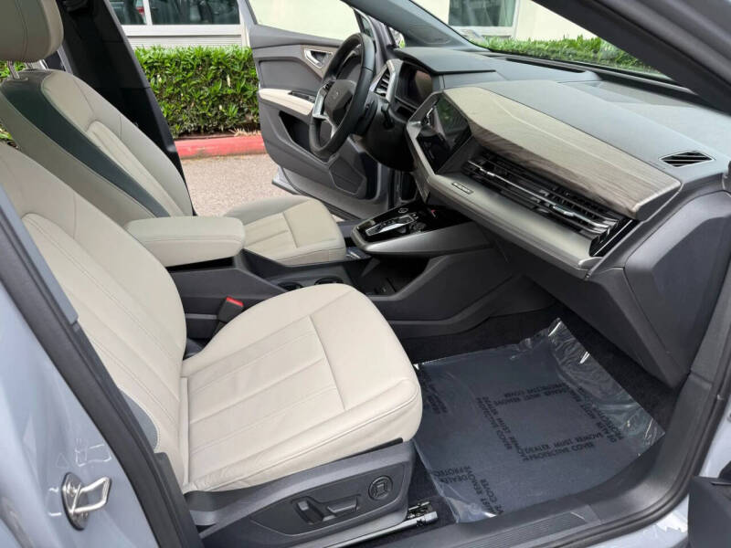 2024 Audi Q4 e-tron quattro Prestige 50