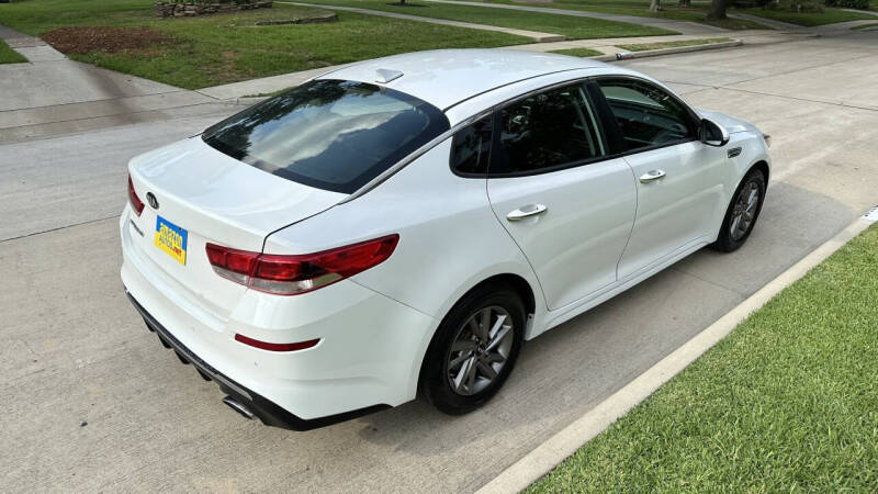 2019 Kia Optima LX photo 5