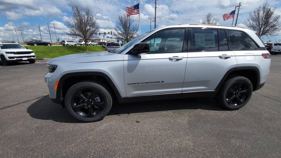 2024 Jeep Grand Cherokee for sale at Victoria Auto Sales in Victoria, MN