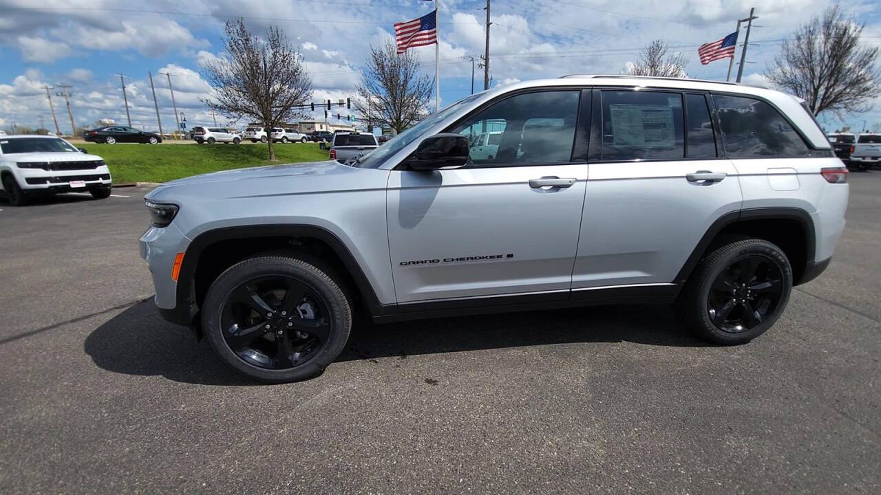 2024 Jeep Grand Cherokee for sale at Victoria Auto Sales in Victoria, MN