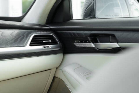 2022 Genesis G90