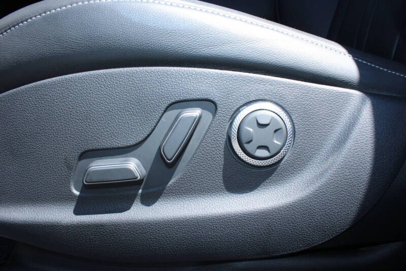 2023 Genesis G80