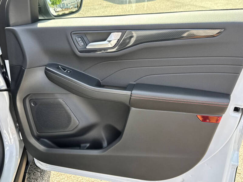 2025 Ford Escape Hybrid ST-Line