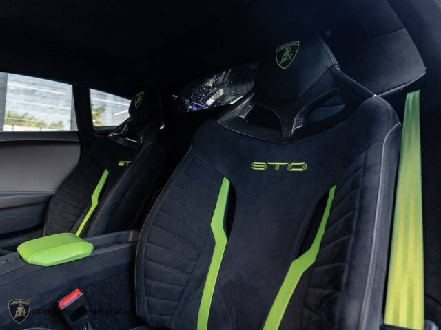 2024 Lamborghini Huracan STO