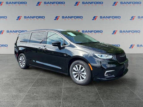 2024 Chrysler Pacifica Plug-In Hybrid Select