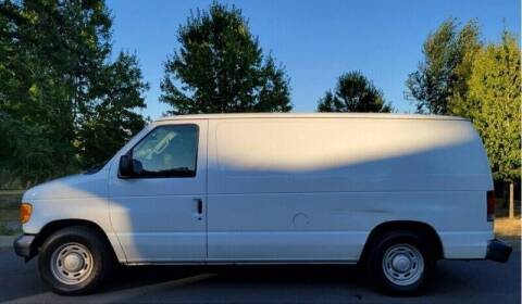2006 Ford E-Series Cargo for sale at CLEAR CHOICE AUTOMOTIVE in Milwaukie OR
