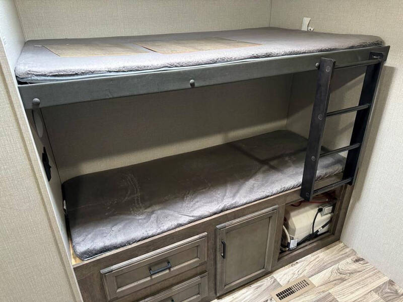 2021 Venture RV Sport Trek