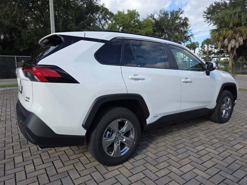 2025 Toyota RAV4 Hybrid XLE