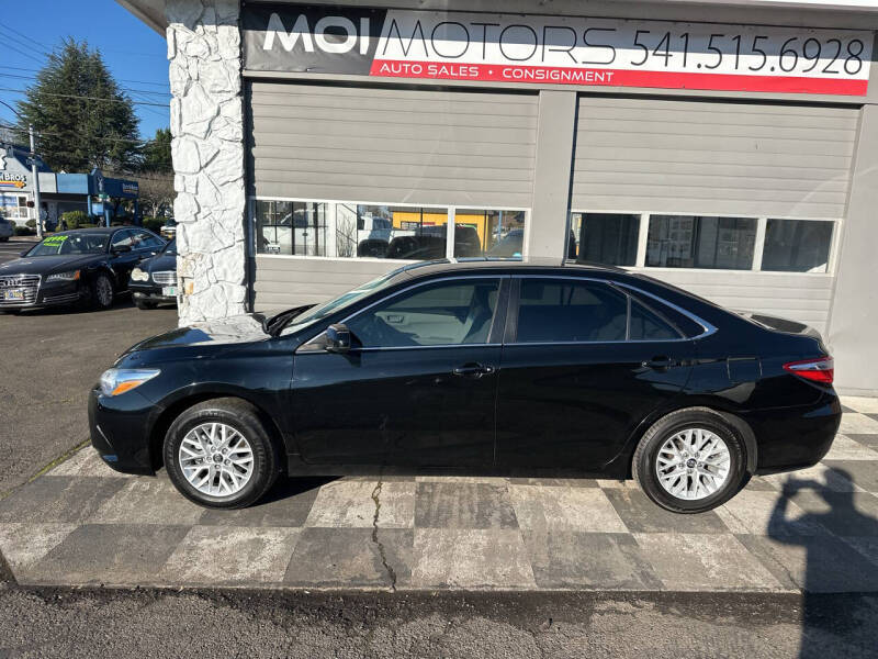 2016 Toyota Camry for sale at Moi Motors in Eugene OR