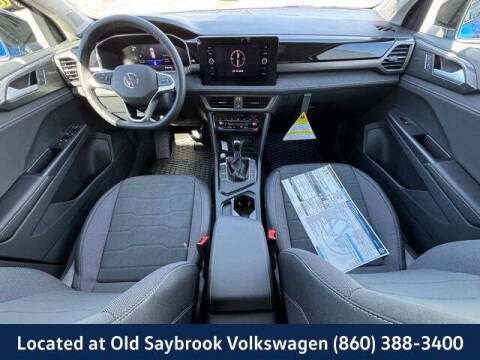 2025 Volkswagen Taos SE Black