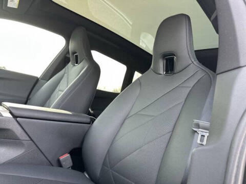 2025 BMW iX xDrive50