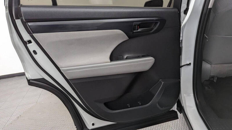 2022 Toyota Highlander LE