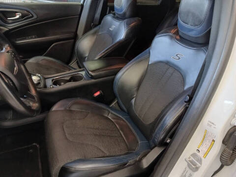 2016 Chrysler 200 S
