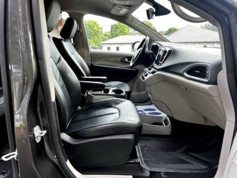 2017 Chrysler Pacifica Touring-L