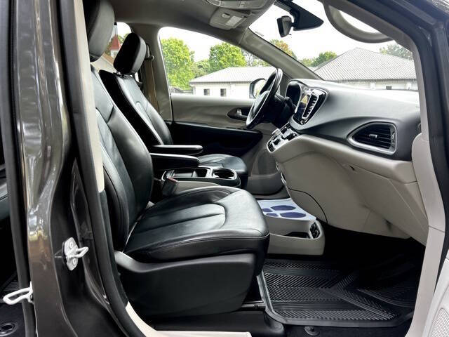 2017 Chrysler Pacifica Touring-L