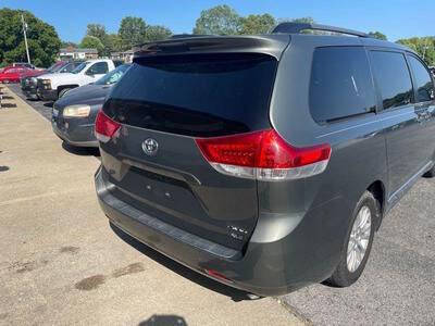 2013 Toyota Sienna XLE 8-Passenger