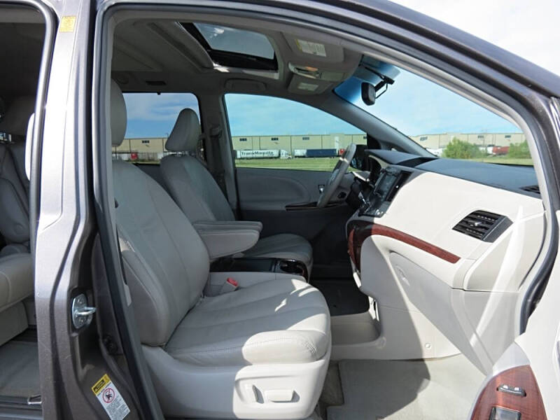 2012 Toyota Sienna