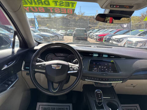 2023 Cadillac XT4 Premium Luxury