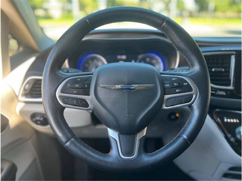 2017 Chrysler Pacifica Touring-L Plus