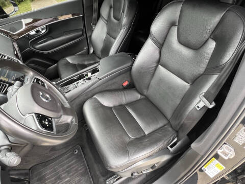 2017 Volvo XC90 T6 Momentum