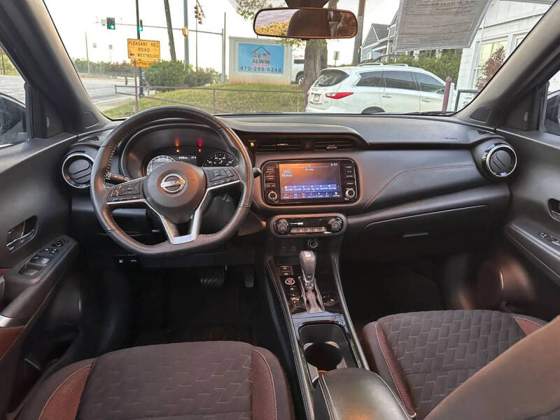 2022 Nissan Kicks SR
