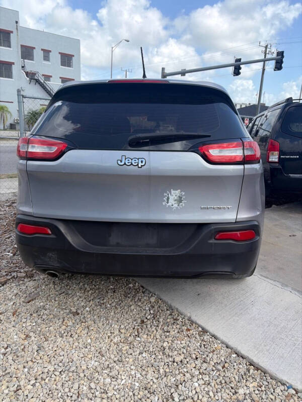 2017 Jeep Cherokee Sport