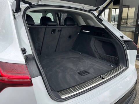 2024 Audi Q8 e-tron quattro Premium Plus